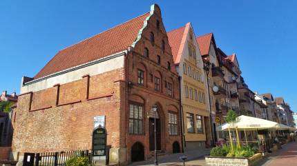 Kamienica kupiecka Schliffenów z XV w. przy ul. Emilii Gierczak w Kołobrzegu. Fot. Łukasz Grzejszczak Mojeurlopy.pl