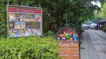 Cocktail Bar przy muszli koncertowej w Parku Żeromskiego - Kołobrzeg. Fot. Łukasz Grzejszczak Mojeurlopy.pl