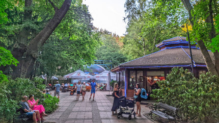 Cocktail Bar przy muszli koncertowej w Parku Żeromskiego - Kołobrzeg. Fot. Łukasz Grzejszczak Mojeurlopy.pl