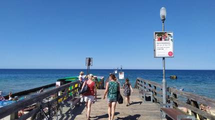 Ustronie Morskie, zejście z mola na plażę nr 8. Fot. Łukasz Grzejszczak Mojeurlopy.pl