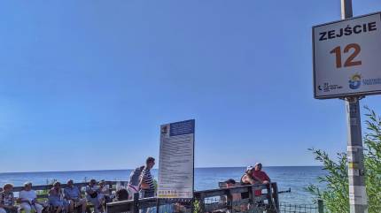 Podest zejścia na plażę nr 12 w kierunku wschodnim. Fot. Łukasz Grzejszczak Mojeurlopy.pl