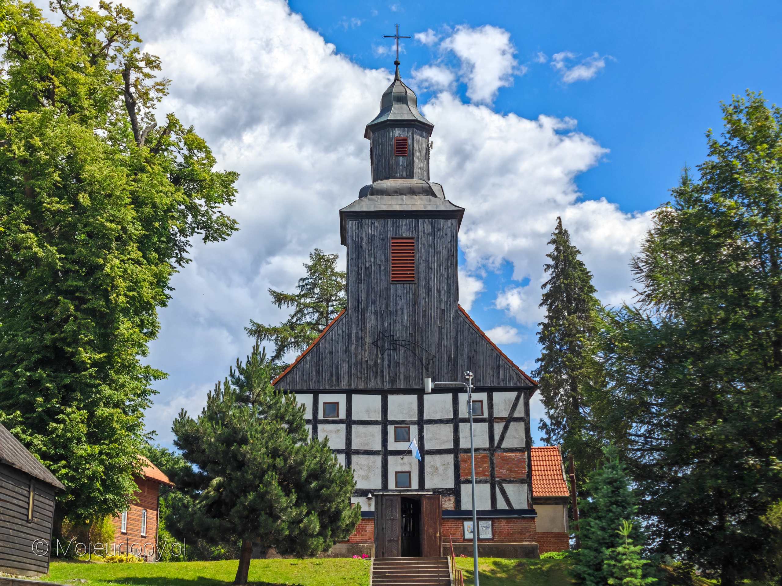 Kościół św. Jakuba i św. Mikołaja z 1742 roku w Mechowie