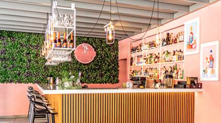 7. Drink Bar LA PLAYA przy CIAO PIZZA przy wejściu do Resortu SOLEO. Fot. LA PLAYA Drink Bar Rewal