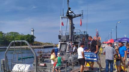 Rejsy wycieczkowe po Bałtyku w Kołobrzegu. Torpedowiec KZOP-172 w Przystani Pasażerskiej. Fot. Łukasz Grzejszczak Mojeurlopy.pl