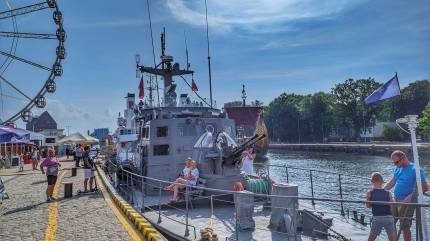 Morskie rejsy wycieczkowe Kutrem Torpedowym KZOP-172 obecnie CZSZ-172. Nabrzeże Pasażerskie w Kołobrzegu. Fot. Łukasz Grzejszczak